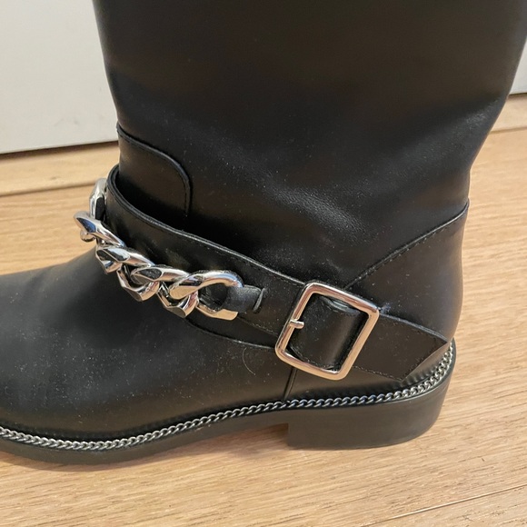 Chunky Chain Leather Boots - Picture 6 of 8
